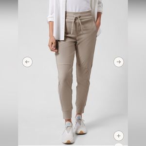 Athleta Headlands Hybrid Trek jogger in cream (“abalone grey”) size 0